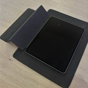 Apple iPad Pro 6th Generation (MP603LL/A) 12.9" - 256GB